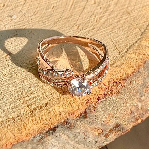 Bright Shiny Luxury Crystal Chic Elegant Ring Size 12 - Picture 5 of 5